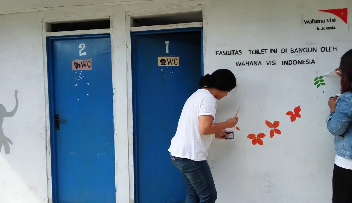 Sebelum toilet ini dibangun, anak-anak PAUD biasa menggunakan toilet darurat di belakang sekolah