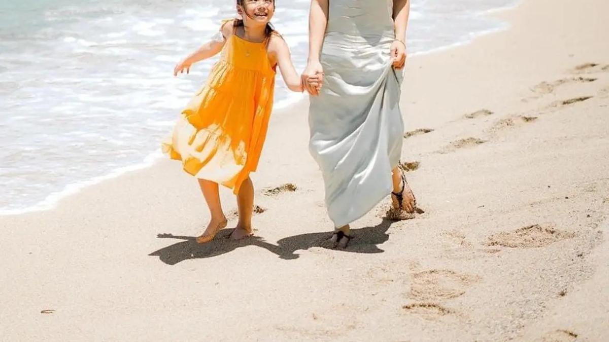 Tampil Stylish di Pantai, Ini 5 Model Outfit Anak Artis yang Bisa Ditiru
