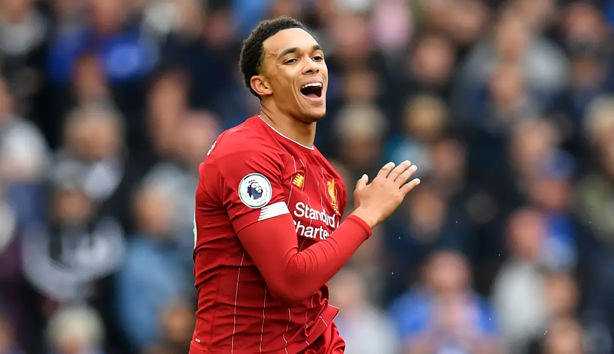 Trent Alexander-Arnold (110 juta euro) - Penampilan apik bek muda Liverpool ini membuat dirinya menjadi salah satu pemain yang banyak diminati klub-klub Eropa. Saat ini Alexander-Arnold memiliki nilai transfer mencapai 110 juta euro. (AFP/Paul Ellis)