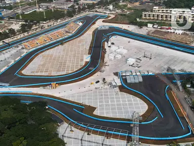 Foto udara memperlihatkan Jakarta International E-Prix Circuit di kawasan Ancol, Jakarta, Selasa (17/5/2022). Federation Internationale de Automobile (FIA) Formula E Jakarta E-Prix menyatakan ajang balap mobil listrik pada 4 Juni mendatang diharapkan mampu memberi kontribusi positif terhadap kebangkitan ekonomi pascapandemi COVID-19 yang bakal dirasakan pelaku usaha dan masyarakat melalui Jakarta E-Prix. (Liputan6.com/Herman Zakharia)