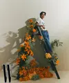 Beberapa hasil photoshoot V BTS untuk majalah W Korea baru saja diunggah. Gaya slay penuh pesona disorot, karena setelah V BTS resmi berangkat wamil. Di semua foto, V BTS mengenakan outfit dari Celine, luxury brand di mana ia menjadi ambassadornya. [Foto: Instagram/wkorea]