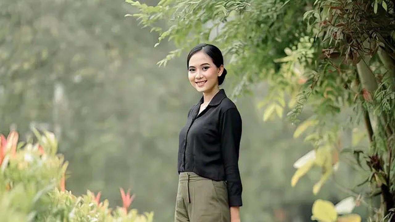 Model Outfit Kemeja Hitam, Ini Beberapa Referensi Paduannya Agar Matching