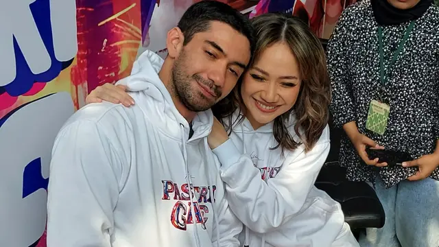Foto Reza Rahadian dengan BCL.