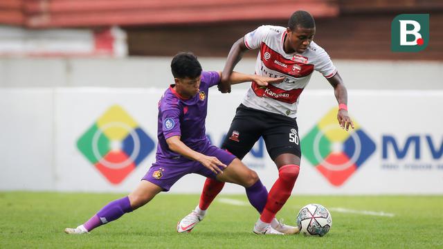 Foto: Dua Gol Bola Mati Jaja ke Gawang Persik Kediri Jauhkan Madura United dari Zona Degradasi di Pekan ke-13 BRI Liga 1