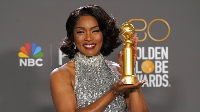 Angela Bassett di Golden Globe Awards 2023. (Chris Pizzello/Invision/AP)