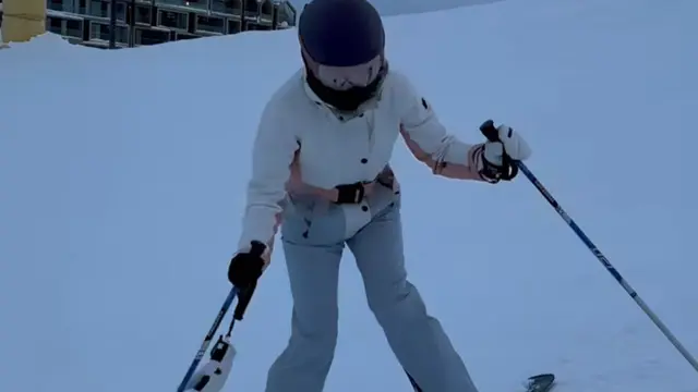 7 Potret Azizah Salsha Jajal Ski Perdana di Niseko Jepang, Tampil Memukau Meski Jatuh Bangun (credit: https://www.instagram.com/azizahsalsha_/).