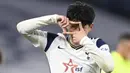 Penyerang Tottenham Hotspur, Son Heung-min, melakukan selebrasi usai mencetak gol ke gawang Sheffield United pada laga Liga Inggris di London, Minggu (2/5/2021). Tottenham menang dengan skor 4-0. (Shaun Botterill/Pool via AP)