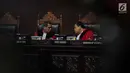 Hakim Konstitusi Arief Hidayat dan Saldi Isra berbincang disela pembukaan sidang putusan sengketa hasil Pilpres 2019 di Gedung Mahkamah Konstitusi, Jakarta, Kamis (27/6/2019). Sidang tersebut beragendakan pembacaan putusan oleh majelis hakim MK. (Liputan6.com/Faizal Fanani)