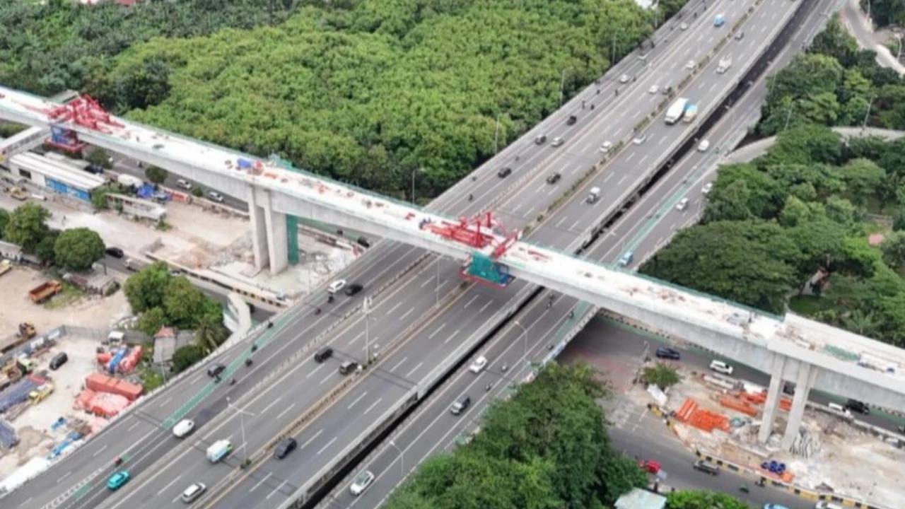Lintasan LRT Jakarta di Atas Tol Wiyoto Wiyono Rampung, LRT Veldrome-Manggarai Bisa Digunakan Pertengahan Tahun