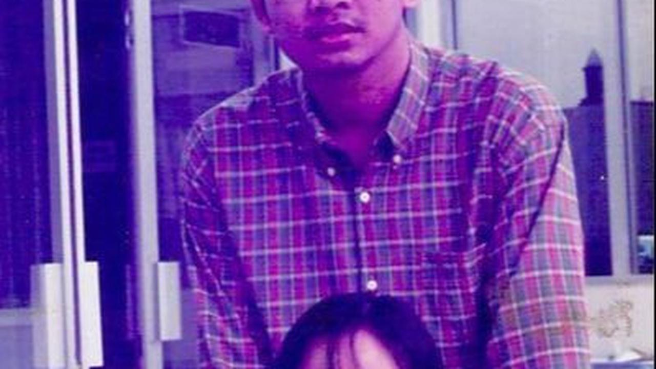 Puji bertemu dengan Agung saat sama-sama menjadi mahasiswa Farmasi UGM. Minat yang sama membuat keduanya tumbuh sebagai pasangan yang suportif.