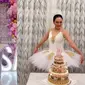 7 Momen Ulang Tahun Shandy Aulia Bertema Ballerina, Lincah Berpose Menari (Sumber: Instagram/shandyaulia)