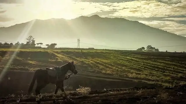 Di kaki Gunung Kareumbi