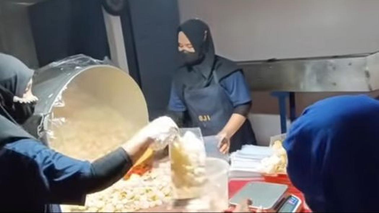 Sempat mengalami jatuh bangun, usaha Tisman kini mulai berjalan lancar.
