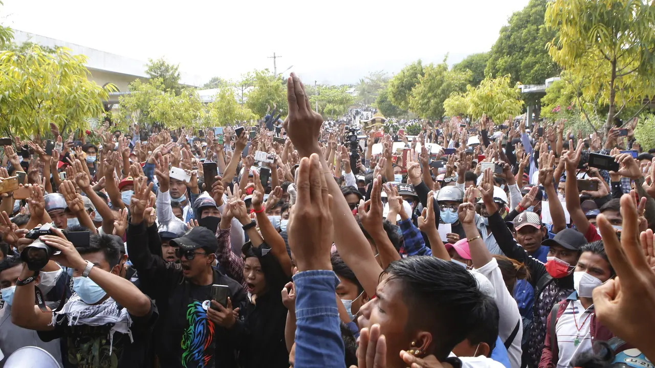Suasana Pemakaman Demonstran Myanmar yang Tewas