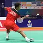 Tunggal putra Indonesia, Christian Adinata saat menghadapi tunggal putra Malaysia, Lee Shun Yang pada laga final bulu tangkis beregu putra SEA Games 2023 di Morodok Techo National Stadium Badminton Hall, Phnom Penh, Kamboja, Kamis (11/5/2023). Christian Adinata menang dua game langsung 21-17, 21-9. Tim bulu tangkis Indonesia merebut medali emas setelah menang 3-1 atas Malaysia. (Bola.com/Abdul Aziz)