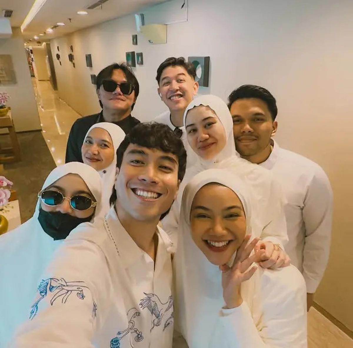 8 Potret Pesona Mahalini Kenakan Hijab saat Umrah, Kehamilan Tak Menjadi Penghalang untuk Beribadah