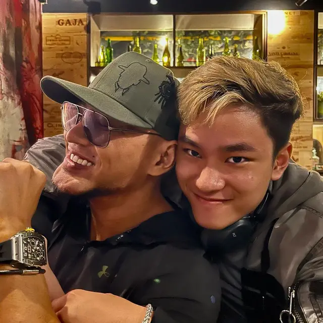 [Fimela] Azka Corbuzier
