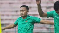 Dedi Kusnandar saat menjalani latihan bersama Timnas Indonesia. (Bola.com/Romi Syahputra)