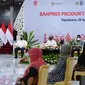 Presiden Jokowi menyerahkan Banpres Produktif Usaha Mikro (BPUM) bagi pelaku usaha di Yogyakarta.