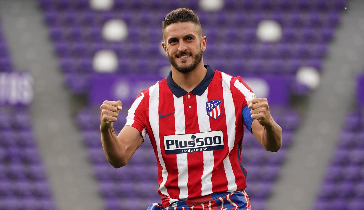 Koke. Gelandang Spanyol berusia 30 tahun ini hingga kini setia berseragam Atletico Madrid sepanjang kariernya. Ia merupakan anggota Akademi Atletico Madrid sejak awal musim 2008/2009 yang akhirnya promosi ke tim senior pada awal musim 2010/2011. Hingga akhir musim 2021/2022 lalu ia telah tampil dalam 544 laga bersama Atletico Madrid di semua ajang dengan torehan 47 gol dan 108 assist. (AFP/Cesar Manso)