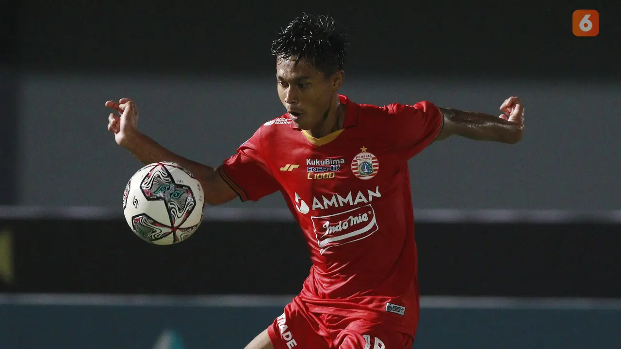 Foto: Persija Jakarta Ungguli PSIS Semarang 1-0 di Babak Pertama dalam BRI Liga 1 2021 / 2022