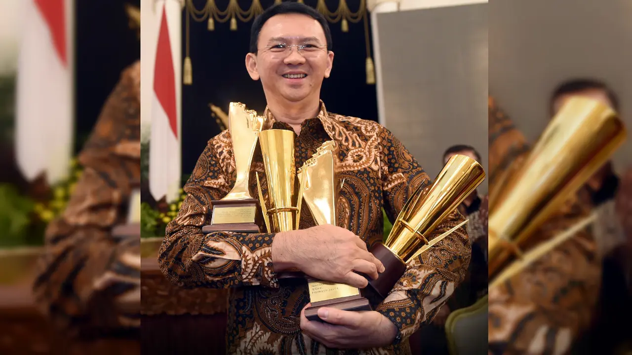 Disaksikan Jokowi, Ahok Terima 4 Penghargaan Terbaik Pertama 
