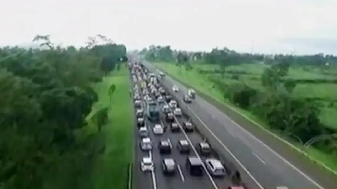 Puncak Macet 5 Km hingga Keluarga Perampok Sadis Minta Maaf