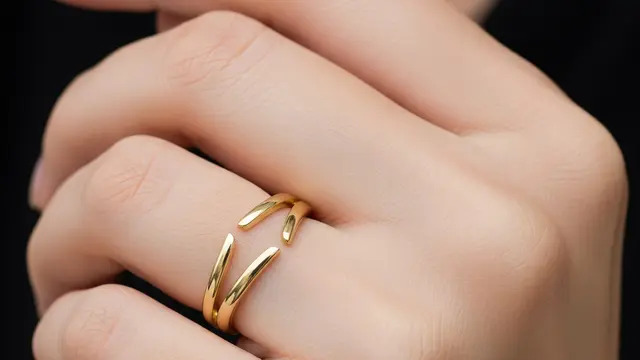 Desain Cincin Emas yang Mudah Dijual Kembali (AI)