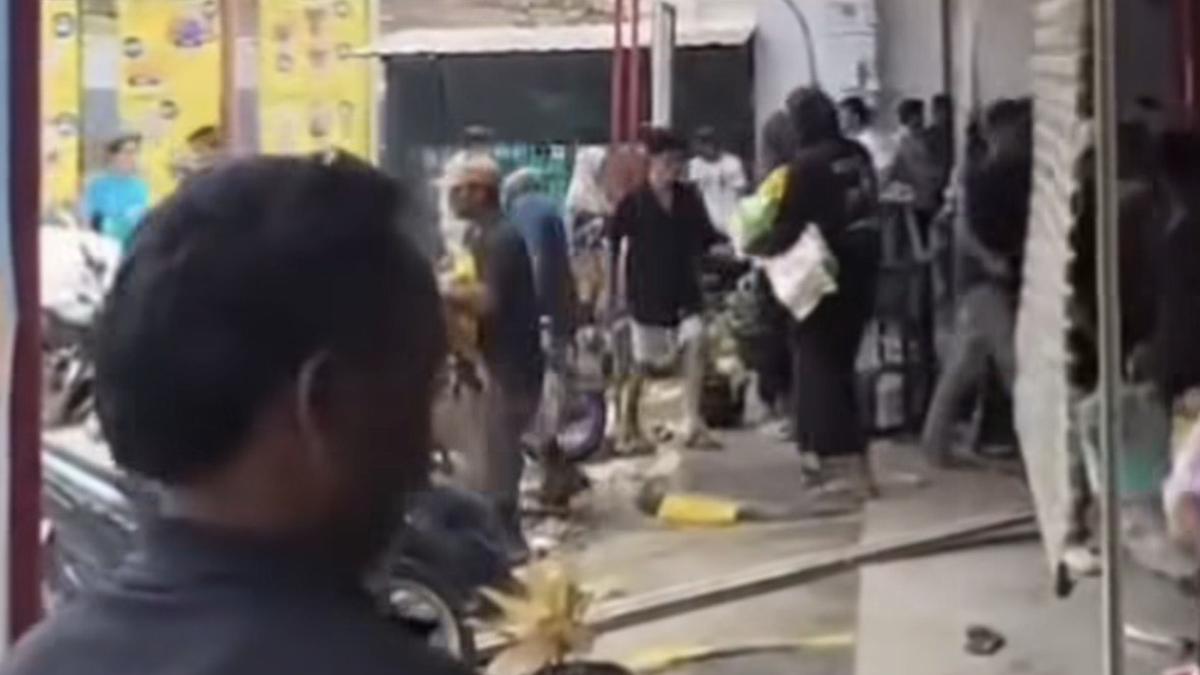 Warga di Tapteng Jarah Minimarket Dipicu Bantuan Korban Banjir Tidak Merata