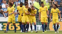 Pemain Chelsea merayakan gol N'Golo Kante (tengah) pada laga Liga Inggris melawan Huddersfield Town di John Smith's Stadium, Sabtu (11/8/2018). (AFP/Oli Scarff)