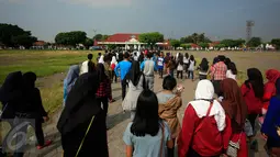 Pengunjung memadati Kraton Yogyakarta, Rabu (25/5). Para wisatawan banyak memanfaatkan waktu untuk berwisata bersama keluarga pada liburan pasca pelaksanaan Ujian Nasional (UN). (Liputan6.com/Boy Harjanto)