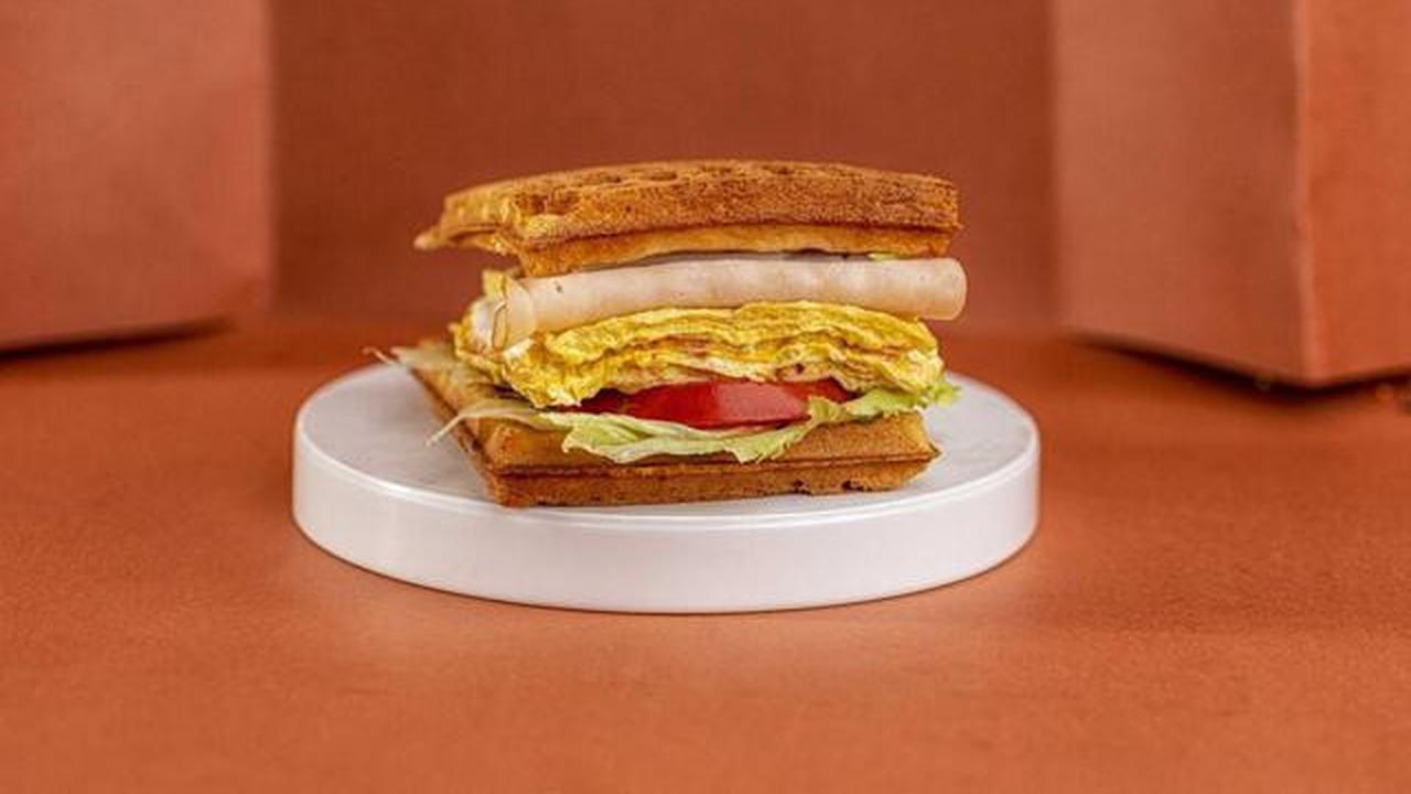 Ilustrasi Sandwich Sosis dan Telur.
