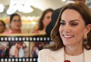 Kate Middleton pakai Sustainable Fashion Saat Rayakan Holi Bersama Komunitas India. [@princeandprincessofwales