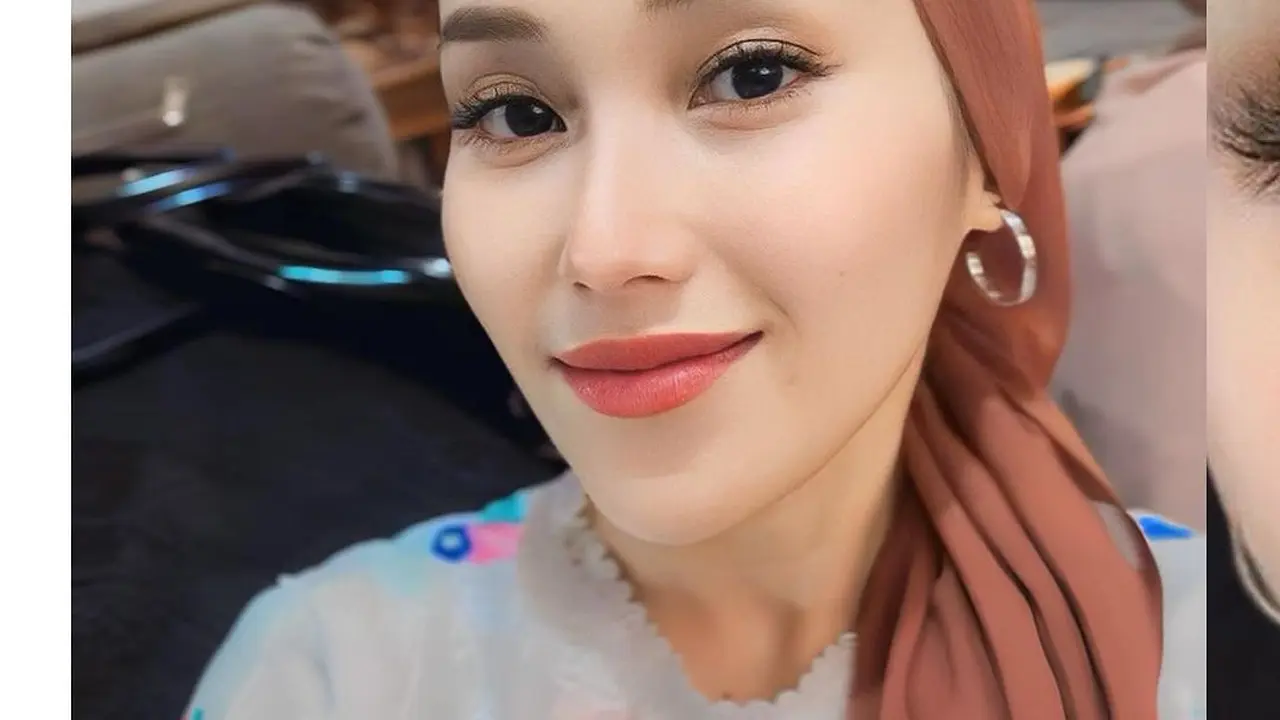 Inspirasi Hijab Padu Padan Model dan Warna Baju ala Ayu Ting Ting, Ide untuk Lebaran