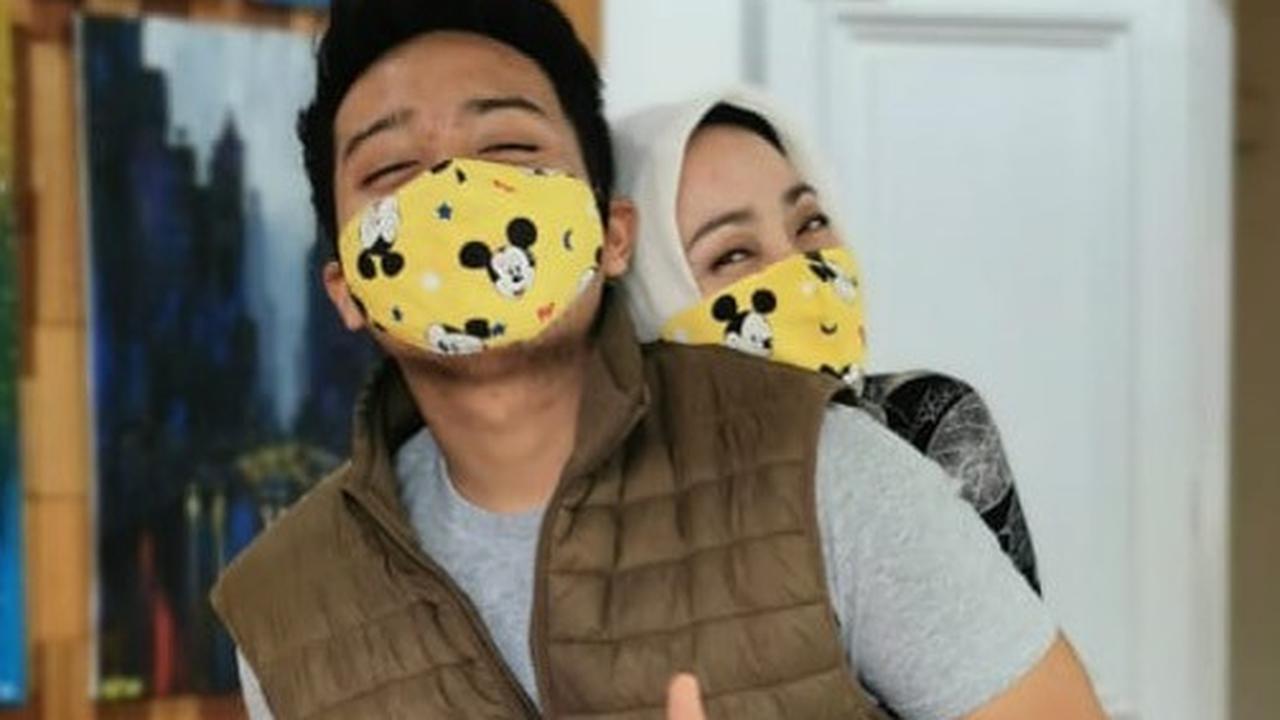 Atalia Praratya, istri Ridwan Kamil, pernah mendoakan anak sulungnya, Emmeril Khan Mumtadz (https://www.instagram.com/p/CAT71GKnN3b/)