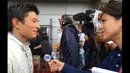 Rio Haryanto saat diwawancarai seusai kualifikasi F1 GP China di Sirkuit Internasional Shanghai, China, Sabtu (16/4/2016). (Bola.com/Twitter/Manorracing)