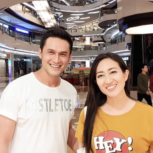 Helmalia Putri dan Indra Bruggman