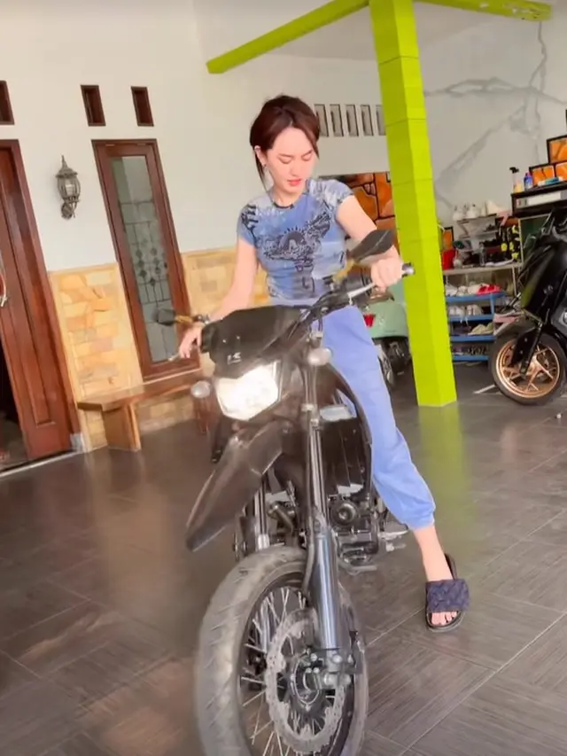 Happy Asmara (Instagram.com/picha_yuyu)