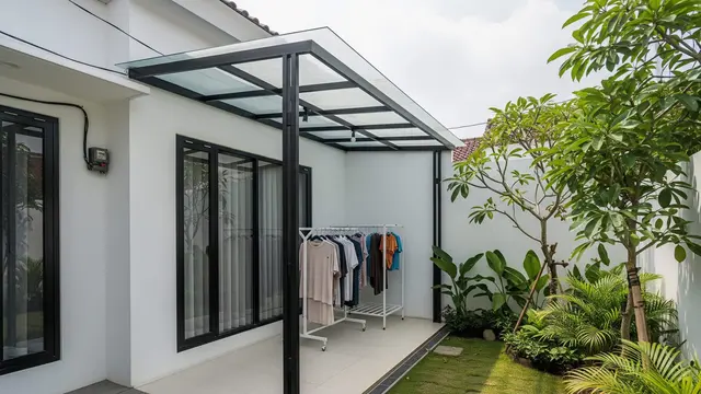 8 Desain Kanopi Jemuran Belakang Rumah yang Tidak Bikin Gelap, Rapi & Tahan Hujan