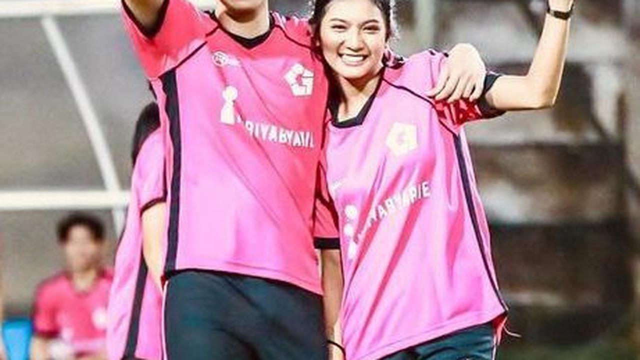 Tak jarang potret kebersamaan Vio dan Arie dibagikan ke akun Instagram pribadinya. Seperti dalam potret ini, keduanya tampak kompak saat berolahraga bersama.