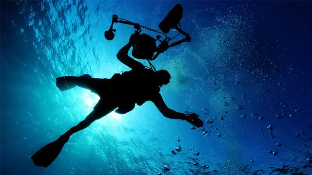 Runtuhan Gua Laut Ini Jadi Spot Diving Terbaik di Mediterania