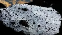 Lapisan Es Muncul di Puncak Gunung Semeru, Fenomena Apa?