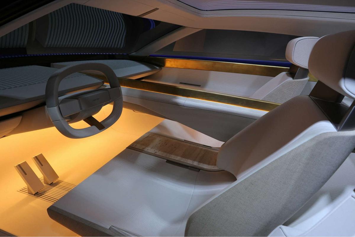 Mobil listrik Jaguar Type 00
