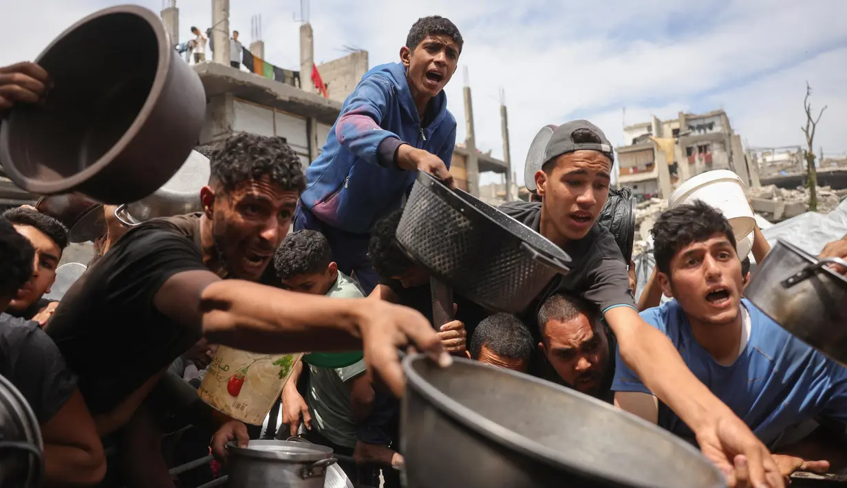 Kantor Perserikatan Bangsa Bangsa (PBB) untuk Koordinasi Urusan Kemanusiaan (OCHA) mengatakan sekitar 2,1 juta orang di Jalur Gaza terancam kelaparan. (BASHAR TALEB/AFP)