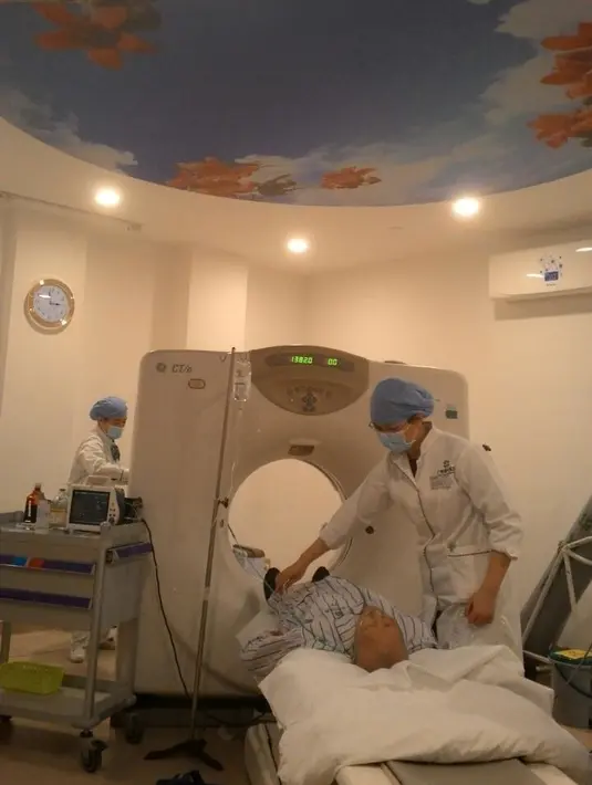 "Saya sudah di kampung, tadi infonya seperti itu. Jam lima sore ke Rumah Sakit Mayapada. Mba Yana mungkin terlalu capek. Perjalanan cukup jauh juga," ujar Nita kepada Bintang.com, Senin (29/5/2017) malam. (dok. Pribadi)