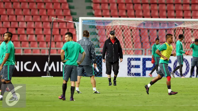 20161216- Timnas Indonesia Jajal Rajamangala Stadium Bangkok-Helmi Fithriansyah