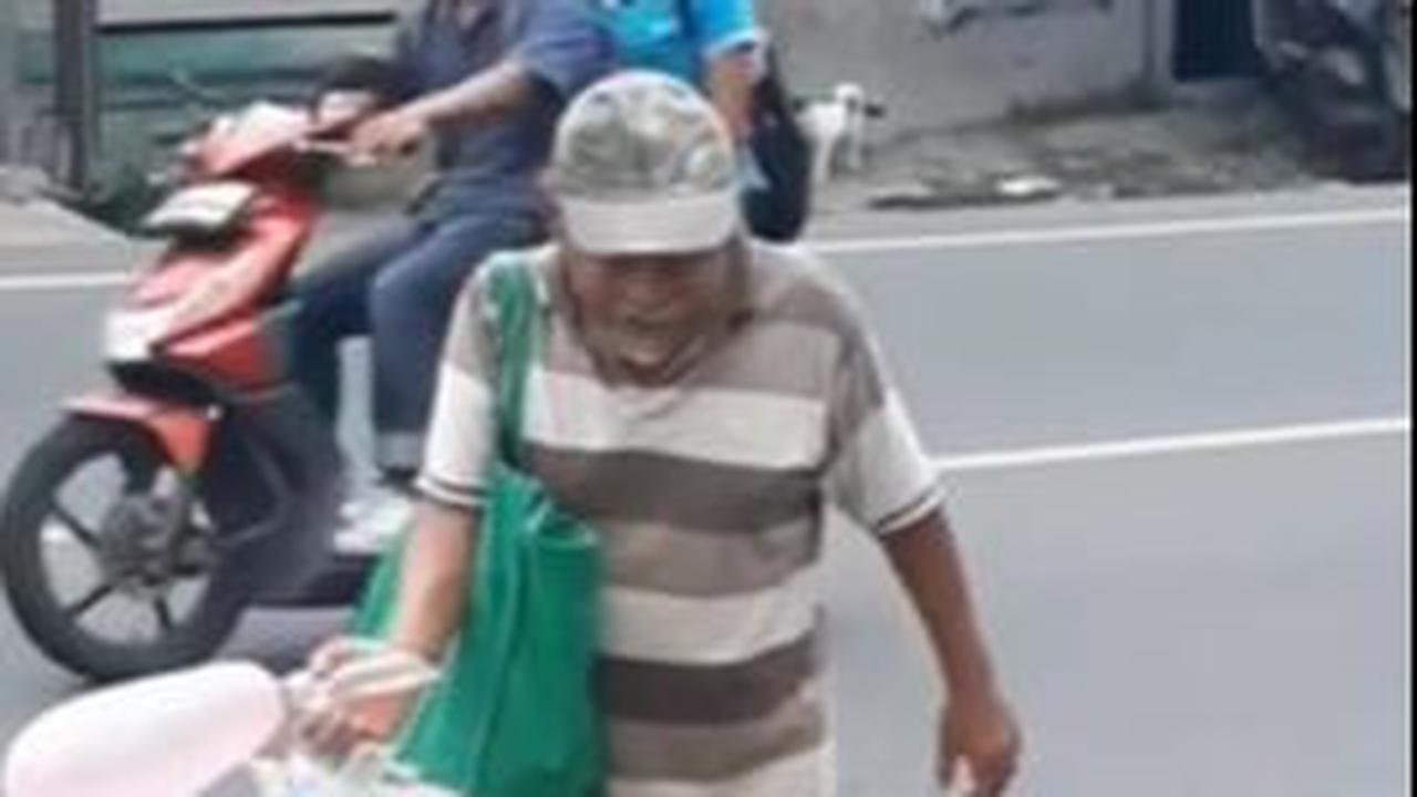 Video seorang kakek penjual balon yang tetap berjualan meski menderita stroke viral di media sosial. Tubuh yang tak lagi kuat ditambah penyakit yang dideritanya mau tidak mau harus ia tahan demi mencari rezeki buat mencukupi kebutuhan keluarganya.