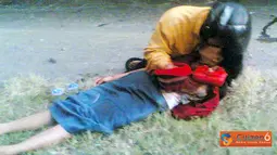 Citizen6, Kediri: Sebuah kecelakan kembali terjadi di km tujuh, Kediri, Jawa Timur. Tepatnya di Dusun Grompol, Ngebrak, Gampengrejo, Kediri, pukul 05.00 WIB, Sabtu (4/6). Satu korban terluka parah tidak sadarkan diri. (Pengirim: Edy Mustofa)