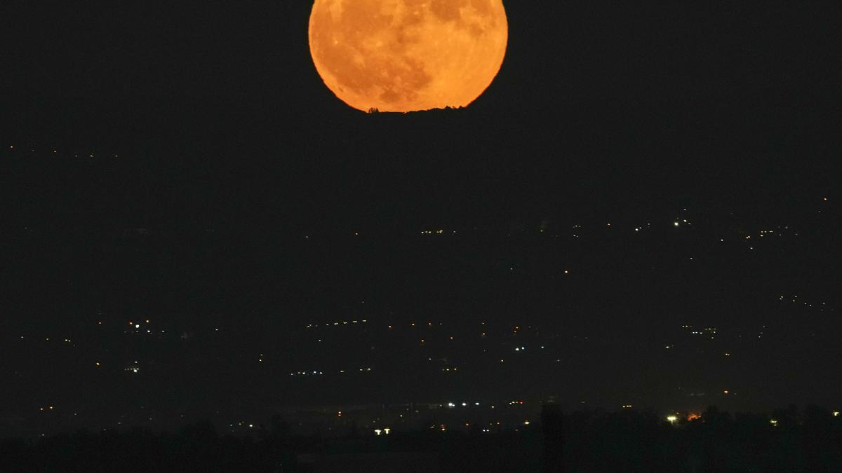 5 Fakta Terkait Fenomena Supermoon di Indonesia yang Terjadi Selasa 1 Agustus 2023 News