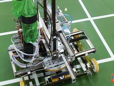 Citizen6, Batam: Dalam kontes Internasional tersebut masing-masing tim membuat satu jenis robot manual dan tiga robot otomatis. (Pengirim: Winda Wijayanti)